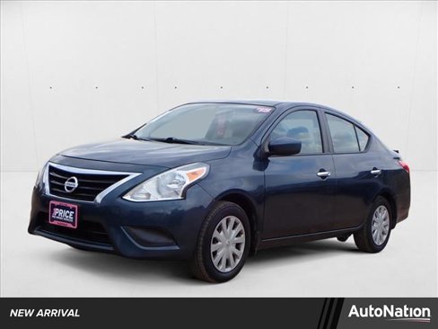 Used 2015 Nissan Versa SV image 1
