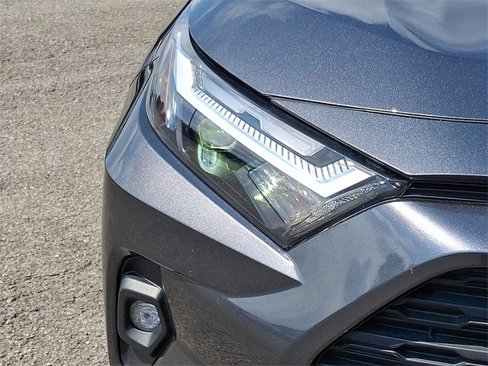 Used 2022 Toyota RAV4 XLE Premium image 9