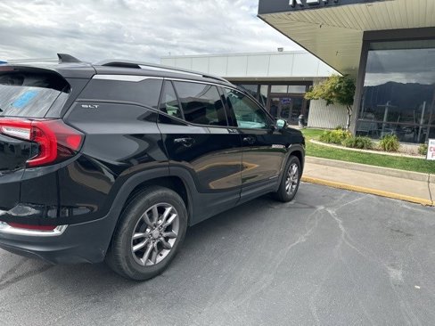Used 2024 GMC Terrain SLT image 4