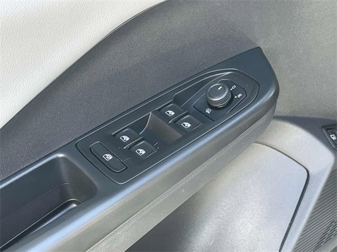 Used 2023 Volkswagen Taos SE image 18