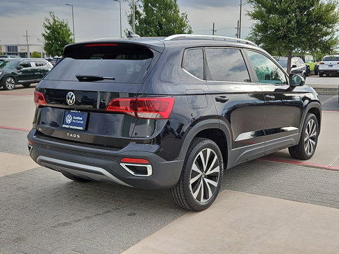 Certified 2022 Volkswagen Taos SE image 3