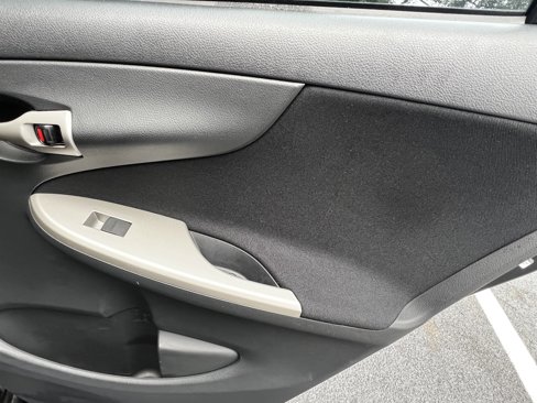 Used 2013 Toyota Corolla S image 33