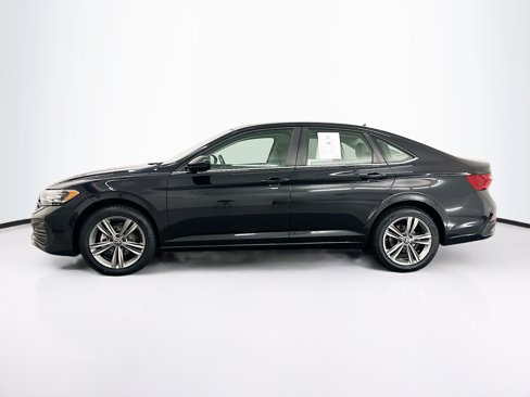 Used 2024 Volkswagen Jetta SE image 4