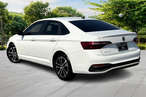Used 2024 Volkswagen Jetta Sport image 4