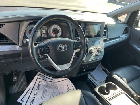 Used 2017 Toyota Sienna SE image 10
