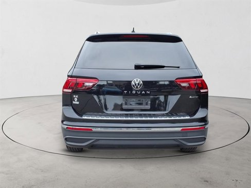 Used 2022 Volkswagen Tiguan SE image 6