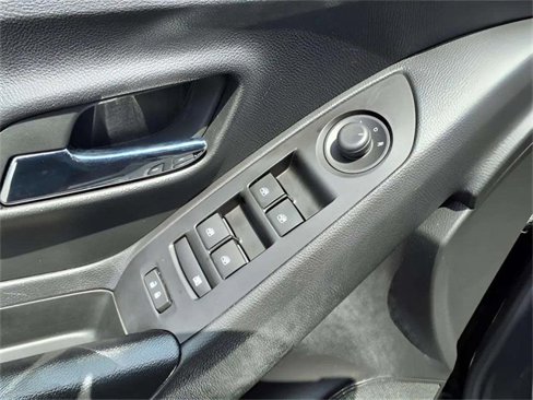 Used 2022 Chevrolet Trax LT w/ Midnight Edition image 25