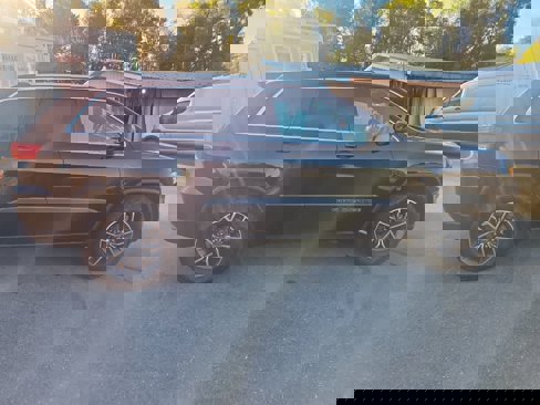 Used 2018 Jeep Grand Cherokee Laredo image 3