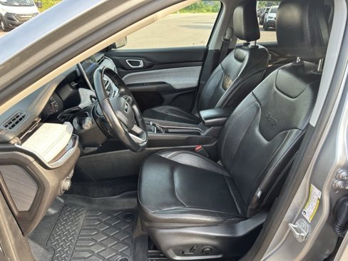 Certified 2022 Jeep Compass Latitude image 11
