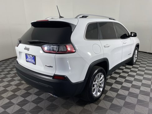 Used 2019 Jeep Cherokee Latitude w/ Popular Appearance Group image 5