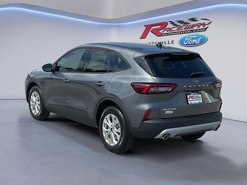 New 2025 Ford Escape Active image 2