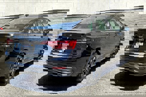 Certified 2024 Volkswagen Jetta SE w/ Panoramic Sunroof Package image 13