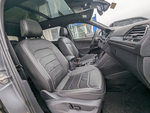 Used 2022 Volkswagen Tiguan SEL R-Line image 24