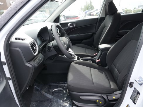 New 2025 Hyundai Venue SE image 15