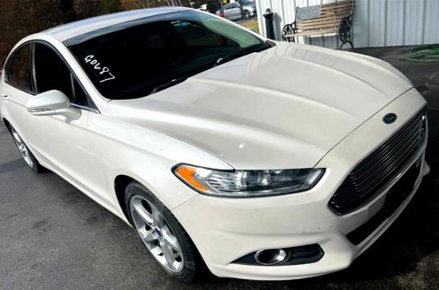 Used 2016 Ford Fusion SE w/ Equipment Group 201A image 2