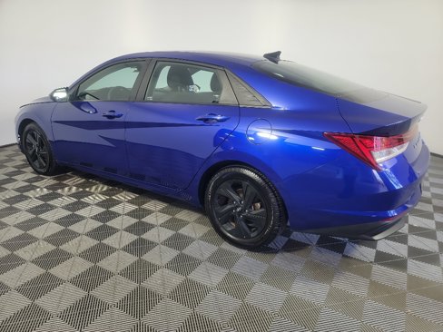 Used 2022 Hyundai Elantra Blue image 9