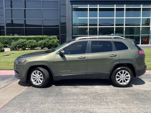 Used 2019 Jeep Cherokee Latitude w/ Popular Appearance Group image 2