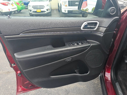 Used 2018 Jeep Grand Cherokee Limited image 11