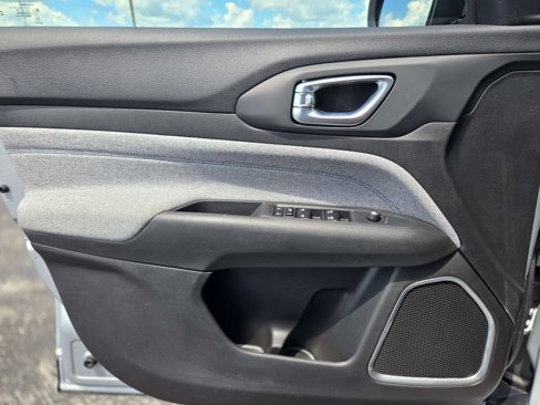New 2025 Jeep Compass Latitude image 30
