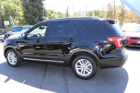 Used 2016 Ford Explorer XLT w/ Equipment Group 202A image 5