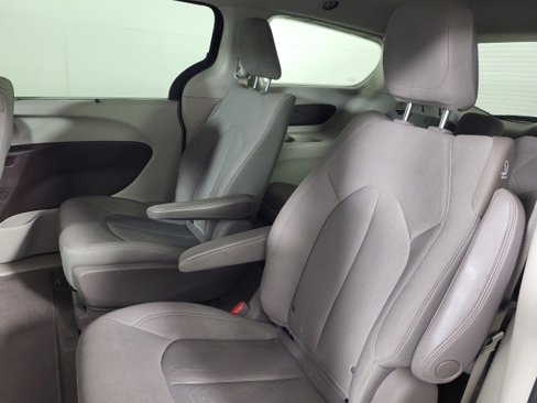Used 2021 Chrysler Pacifica Touring w/ Cold Weather Group image 19