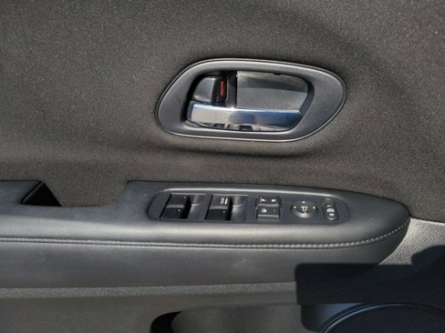 Used 2017 Honda HR-V LX image 8