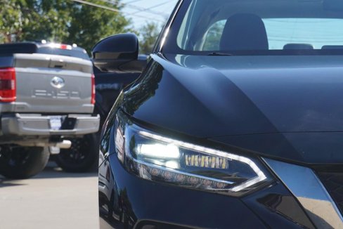 Used 2020 Nissan Sentra SR w/ Premium Package image 9