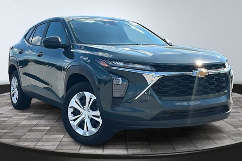 Used 2025 Chevrolet Trax LS image 3