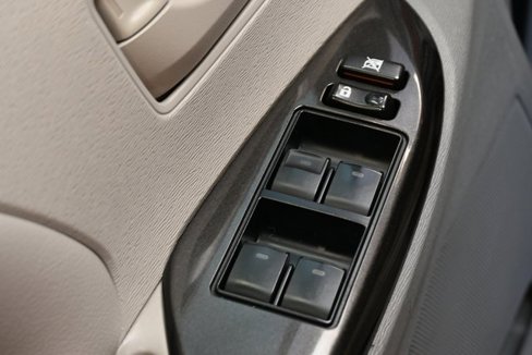 Used 2013 Toyota Sienna L image 17