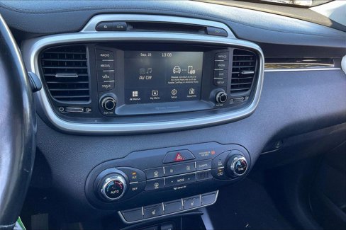 Used 2017 Kia Sorento LX w/ LX V6 Convenience Package image 15