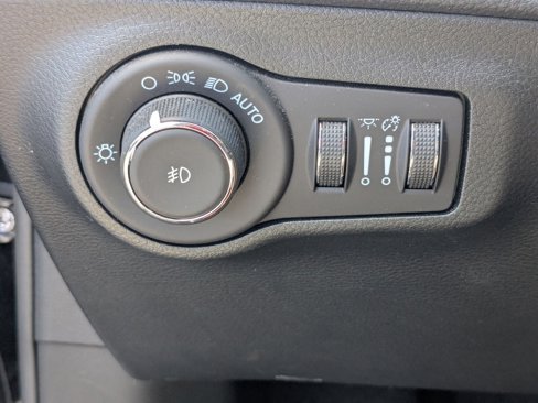 Used 2021 Jeep Compass Latitude image 15
