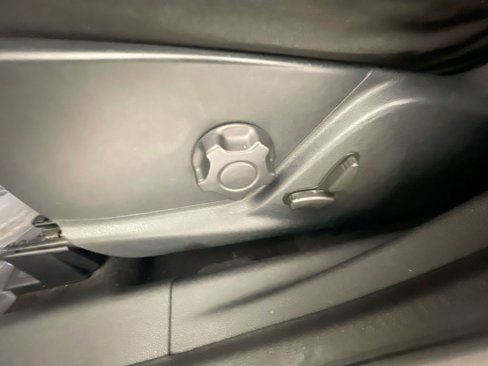 Used 2020 Ford EcoSport SE w/ SE Convenience Package image 16