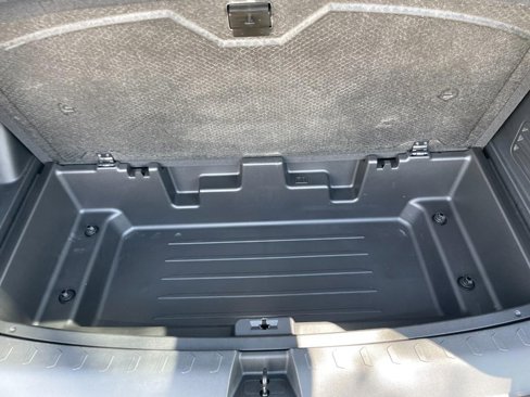 Used 2020 Chevrolet Traverse LT w/ LT Premium Package image 14