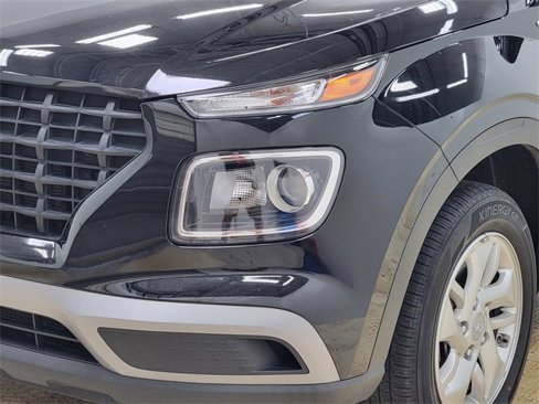 Used 2022 Hyundai Venue SE image 11