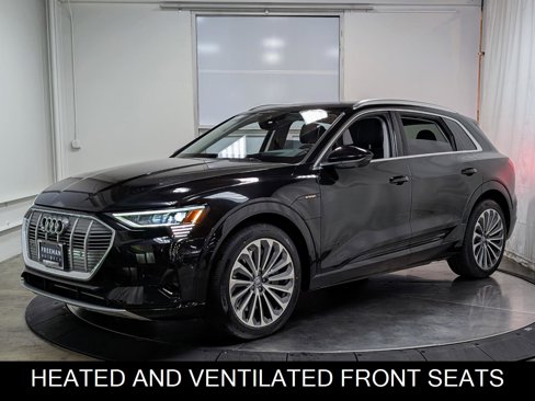 Used 2019 Audi e-tron Prestige w/ Prestige Package image 4
