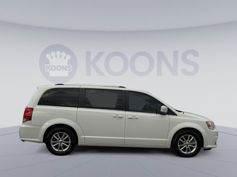 Used 2020 Dodge Grand Caravan SXT image 8