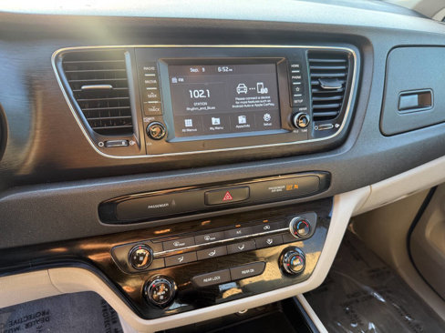 Used 2019 Kia Sedona LX image 12