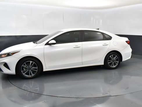 Used 2023 Kia Forte LXS image 4