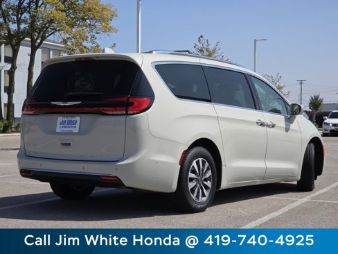 Used 2021 Chrysler Pacifica Touring-L w/ Premium & Safety Sphere Group image 18