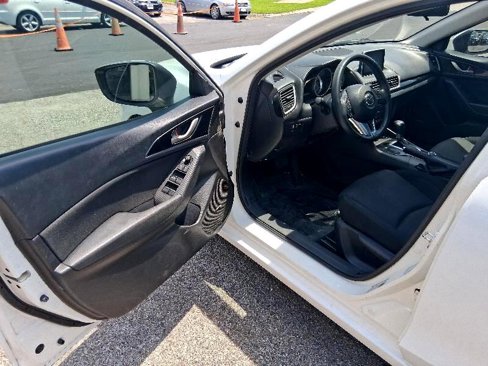 Used 2015 MAZDA MAZDA3 i Touring w/ Technology Package image 11