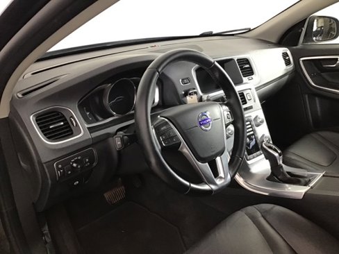 Used 2017 Volvo S60 T5 Inscription image 8