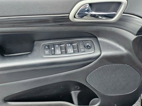 Used 2021 Jeep Grand Cherokee Laredo X image 22