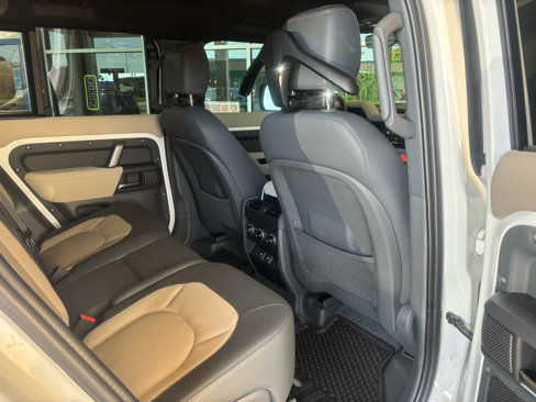 Used 2023 Land Rover Defender 110 X-Dynamic SE image 30