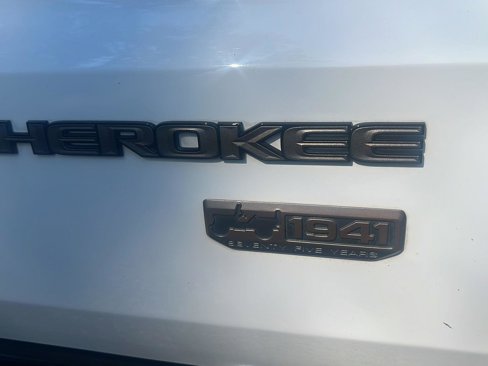 Used 2016 Jeep Grand Cherokee Limited 75th Anniversary image 3