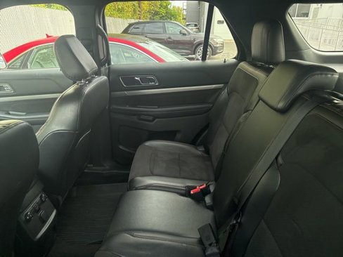 Used 2019 Ford Explorer XLT w/ Equipment Group 202A image 7