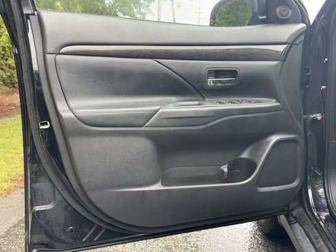 Used 2018 Mitsubishi Outlander SEL image 5