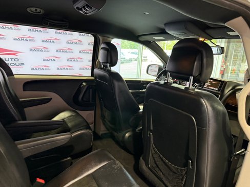 Used 2017 Dodge Grand Caravan SXT image 30