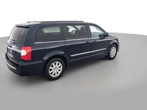 Used 2016 Chrysler Town & Country Touring image 5