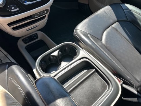 Used 2021 Chrysler Voyager Lxi image 22