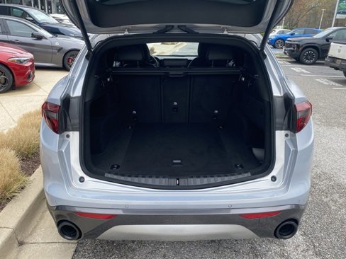Used 2023 Alfa Romeo Stelvio Ti image 9